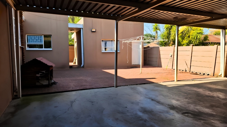 4 Bedroom Property for Sale in Universitas Ridge Free State